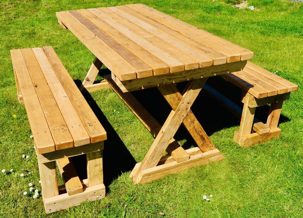 Picnic Table & 2no Benches